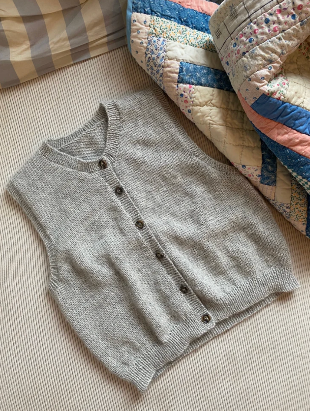 Kit Vest no. 4 de My Favourite Things Knitwear (Intermedio) | Papelette